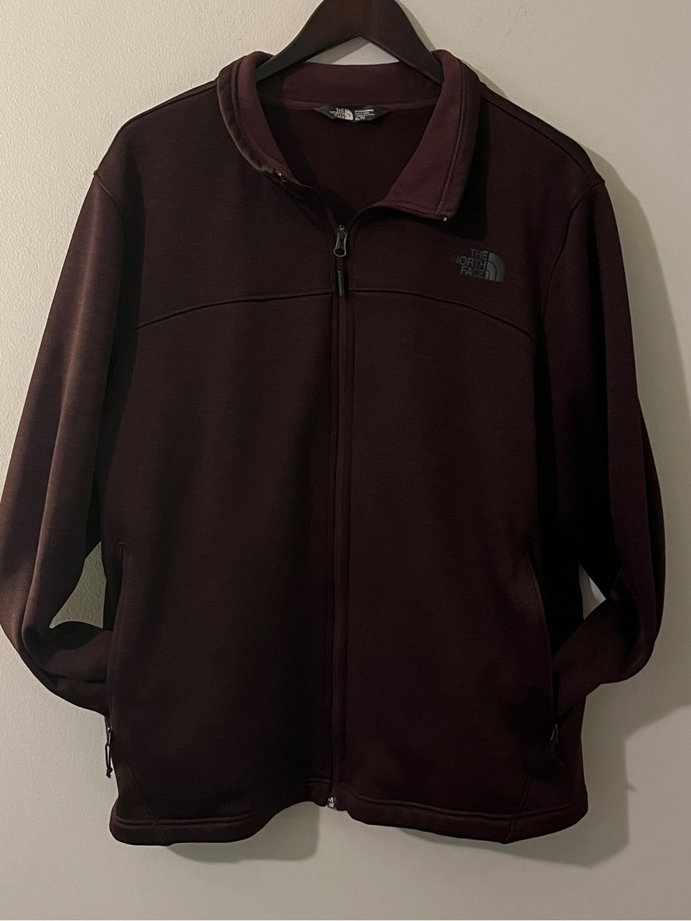 The North Face Men’s Full-Zip Jacket in Dark Plum/Burgandy